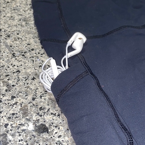 *SOLD* Lululemon Black Speed Up Ruffled Leg Pant - Picture 4 of 16